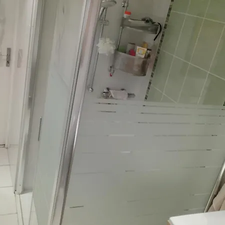 Avec Entree Et Kitchenette Privatives Braine