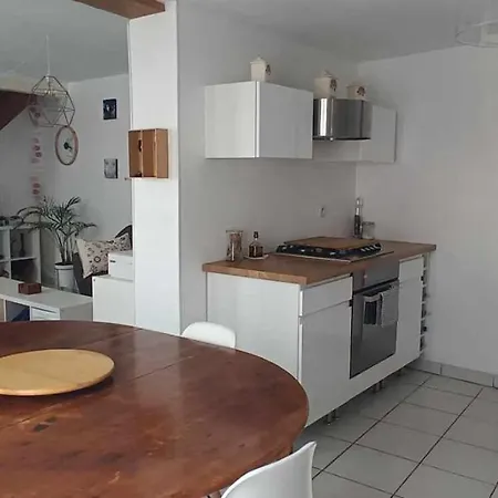 Avec Entree Et Kitchenette Privatives *
