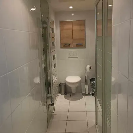 Avec Entree Et Kitchenette Privatives *