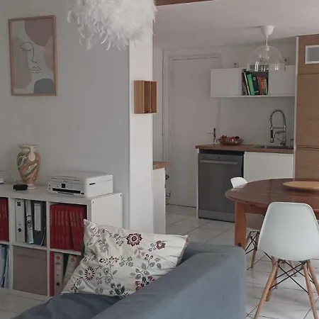 Chez L’habitant Avec Entrée Et Kitchenette Privatives Braine